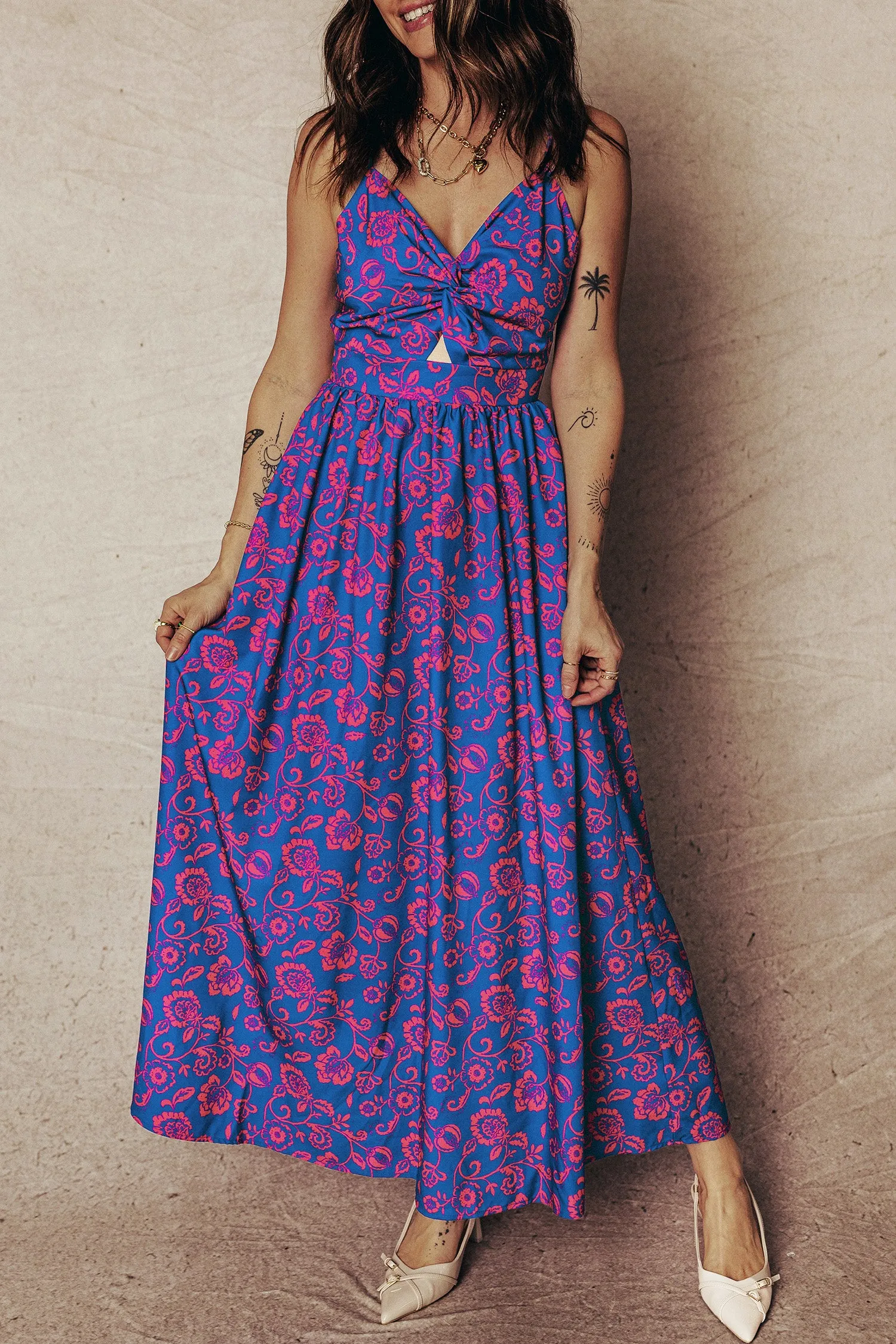 Blue Floral Print Twisted V-Neck Tied Backless Maxi Dress sold by Beagle Boutique product image thumbnail 3
