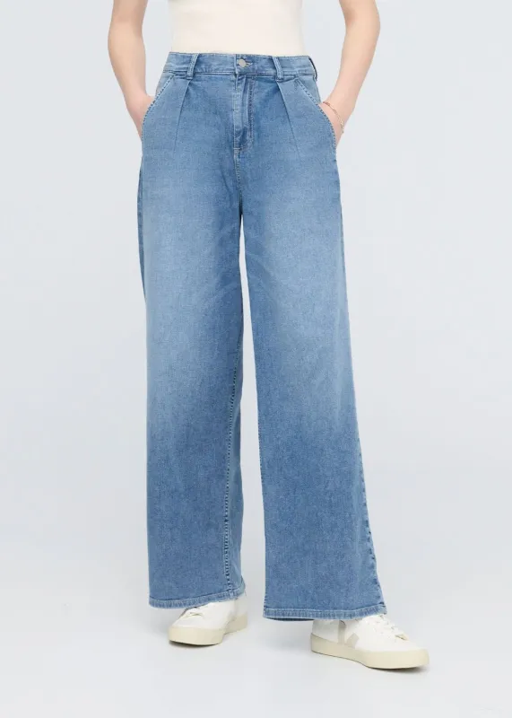 Performance Denim Lite Pleated Pant sold by DUER