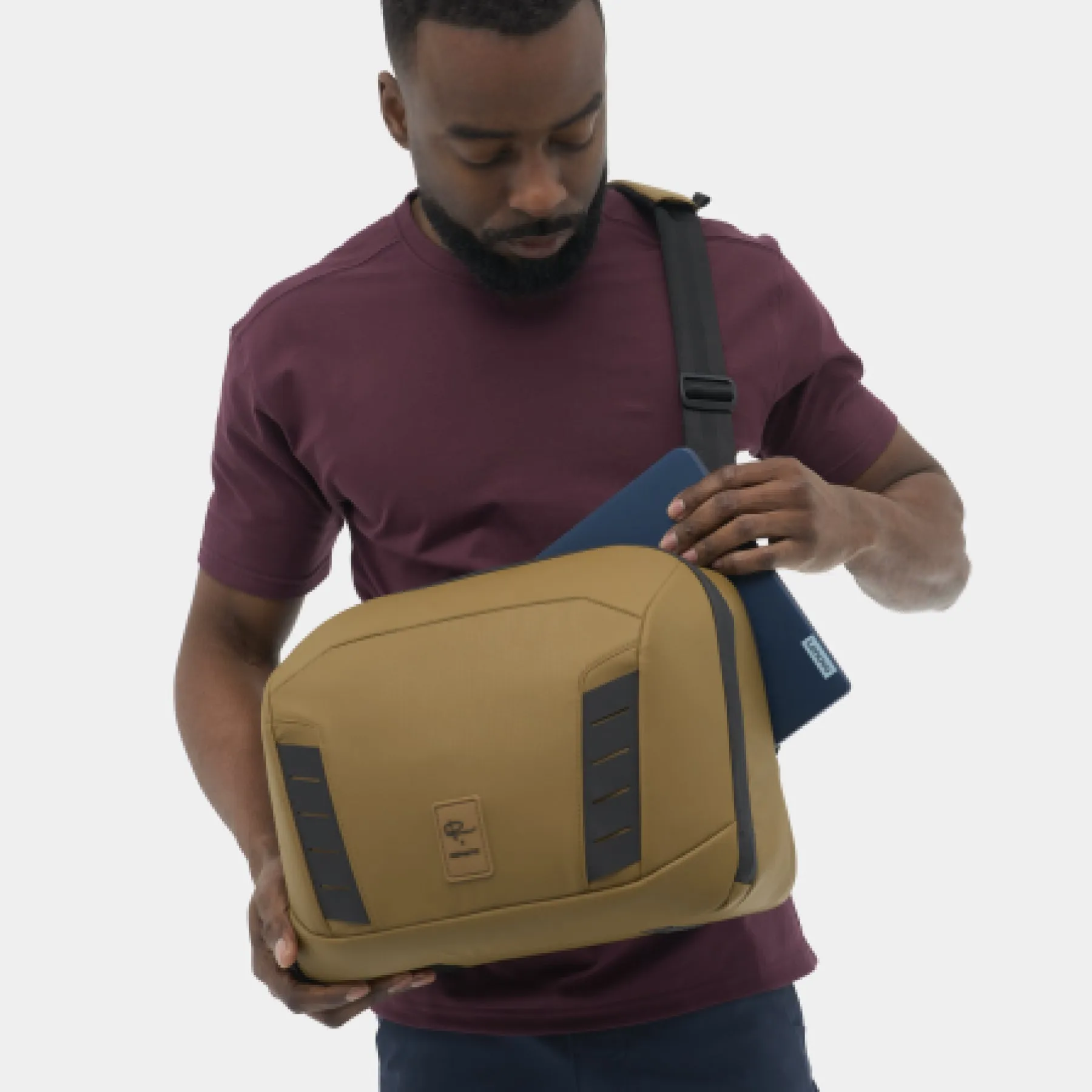 McKinnon Camera Messenger 13L sold by Nomatic product image thumbnail 5