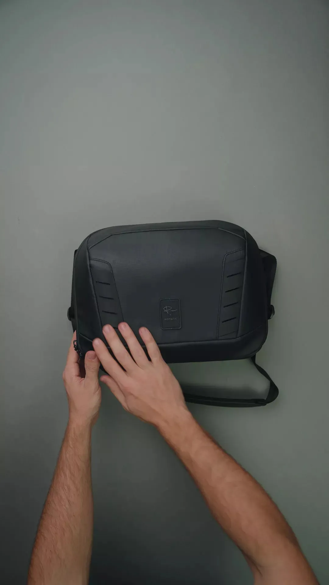 McKinnon Camera Messenger 13L sold by Nomatic product image thumbnail 2