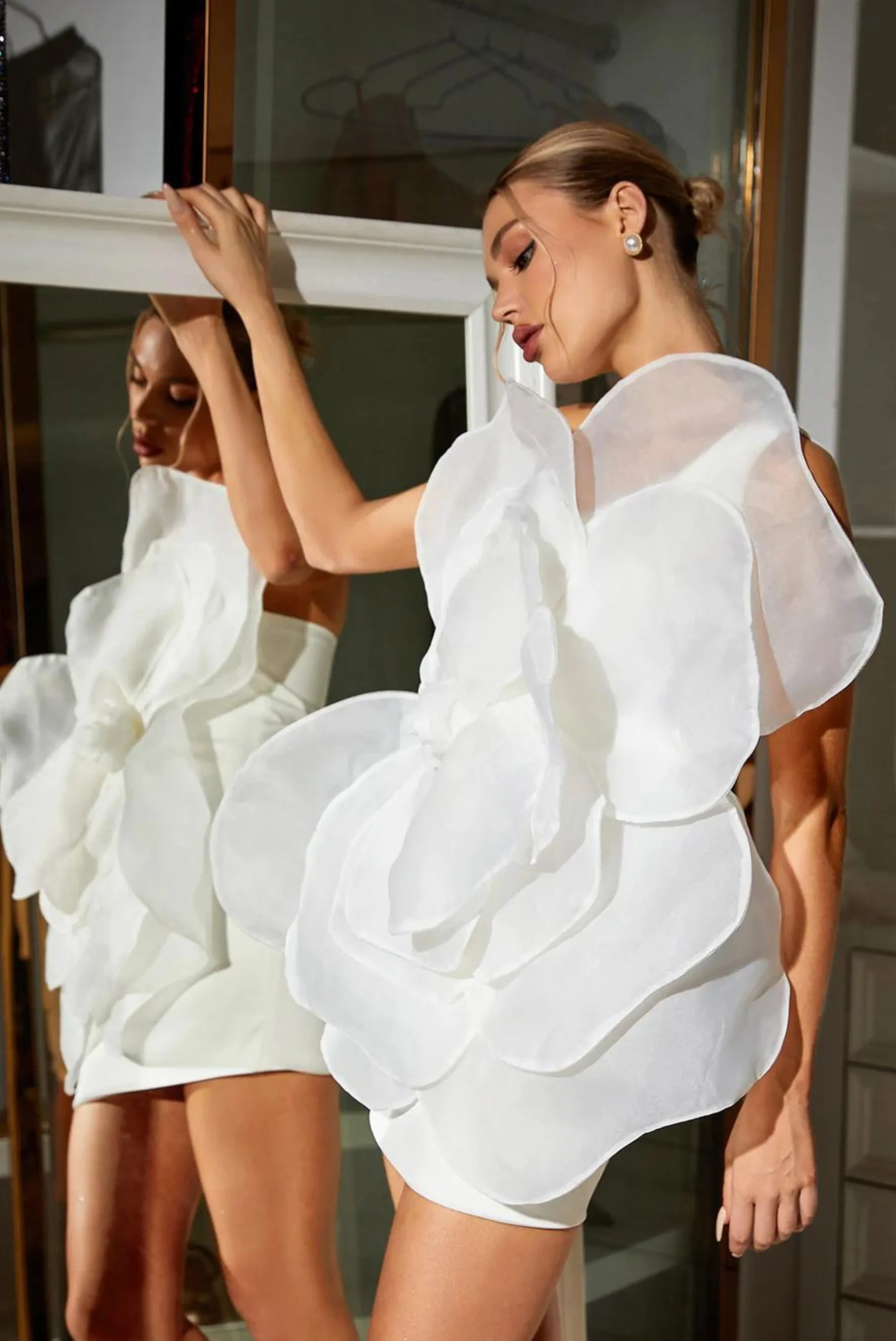Cara Flower Mini White sold by Angel Lane product image thumbnail 3