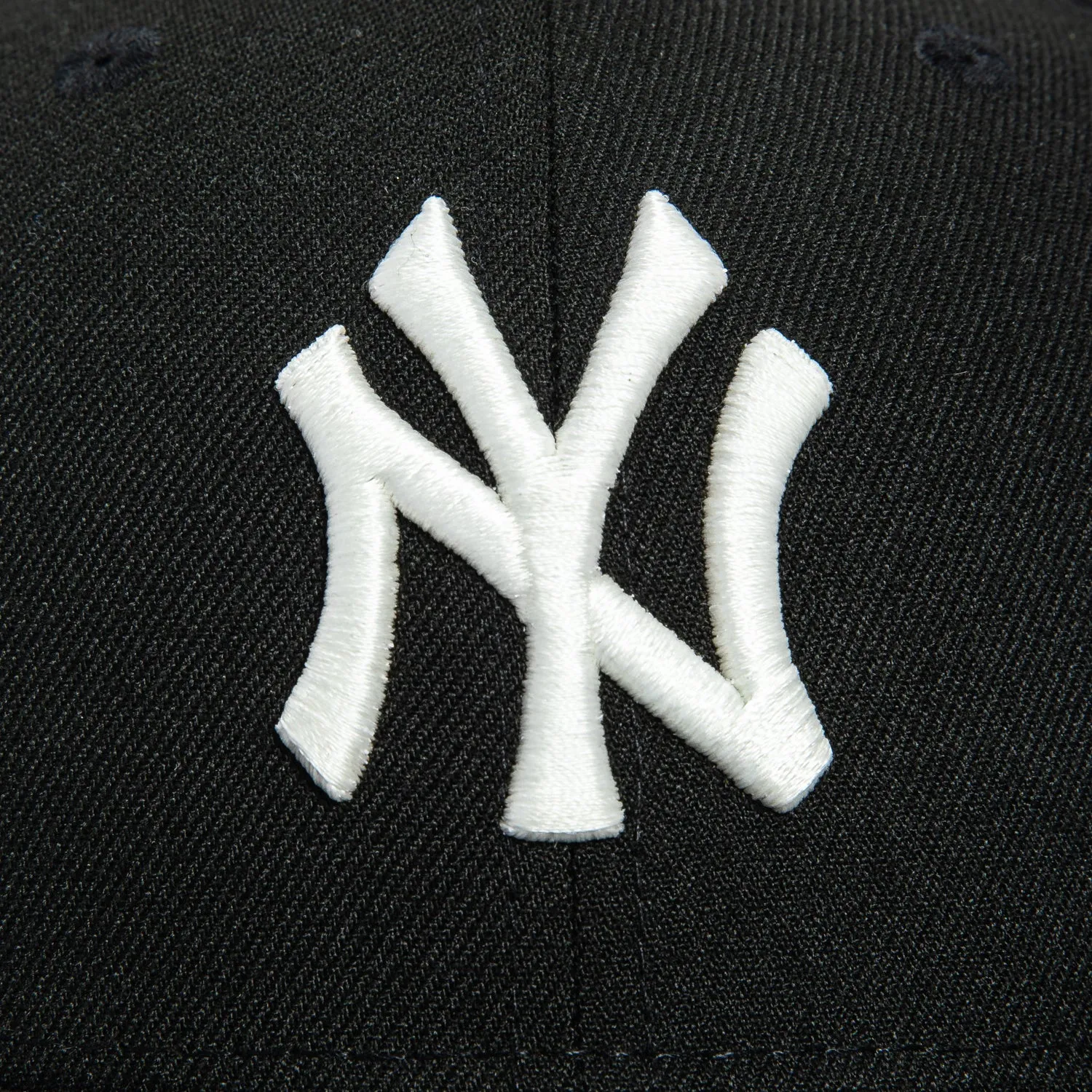 New Era 59Fifty TV Static New York Yankees 1999 World Series Patch Glow in the Dark Hat - Black sold by Hat Club product image thumbnail 4