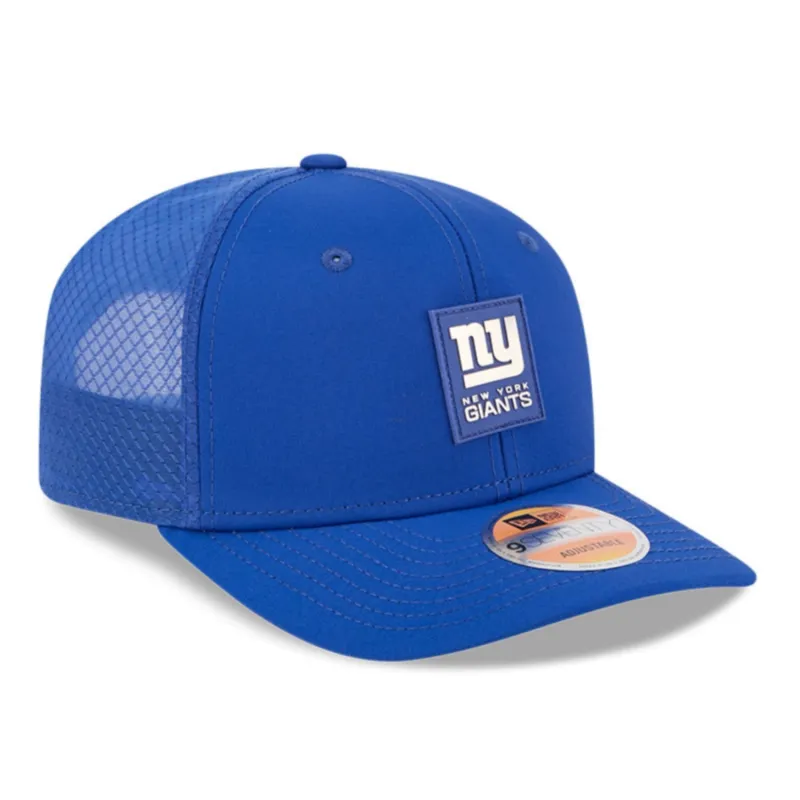 New Era 9Seventy New York Giants 2025 Sideline Snapback Trucker Hat - Navy made by New Era