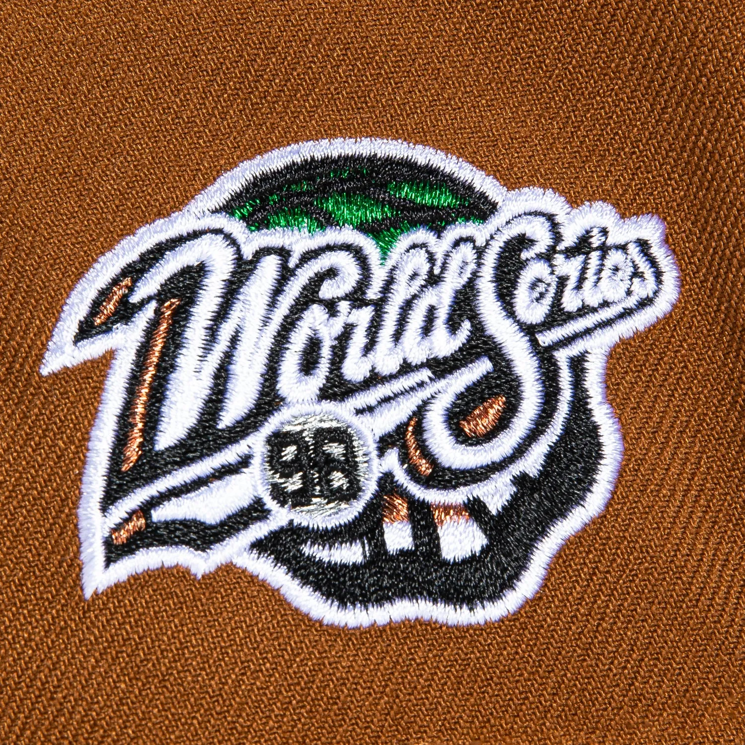 New Era 9Forty A-Frame New York Yankees 1998 World Series Patch Snapback Hat - Khaki, Metallic Silver sold by Hat Club product image thumbnail 4