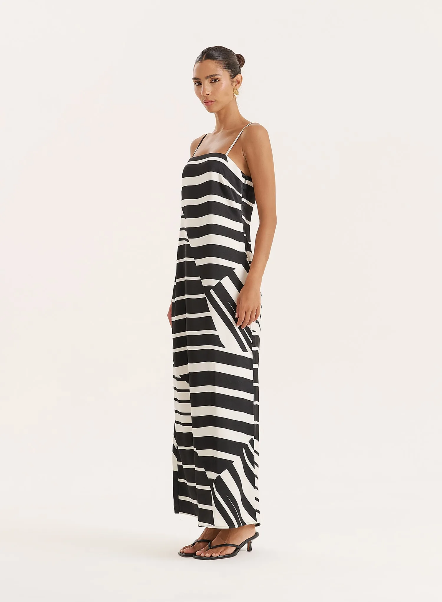Black And White Abstract Print Sleeveless Maxi Dress sold by 4th and Reckless product image thumbnail 2