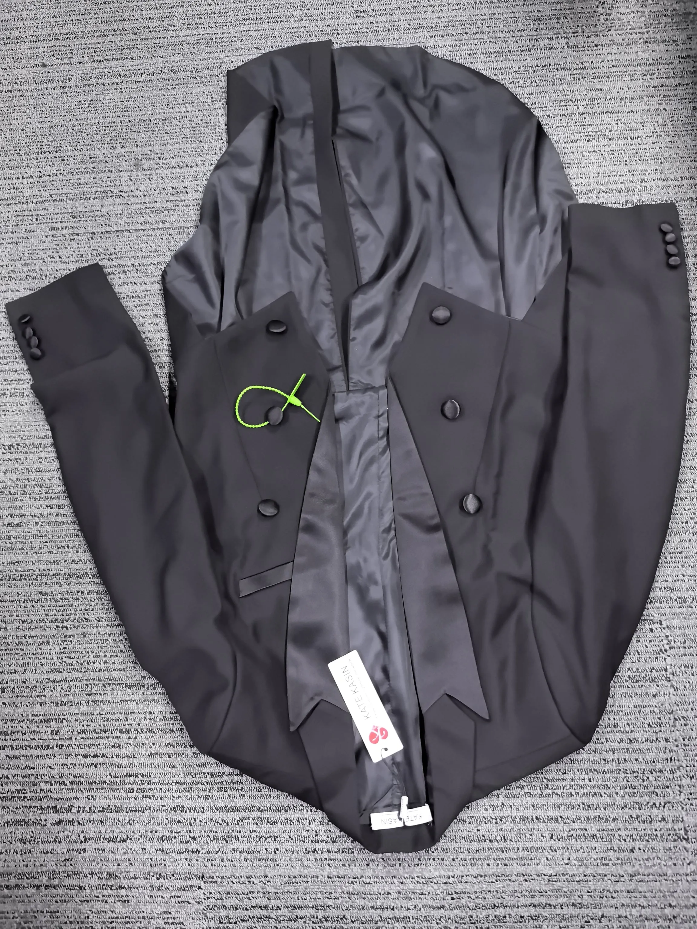 Kate Kasin Tuxedo Suits for Men Solid Top Regular Fit Formal Suit Peak Lapels One Button Jacket sold by Kate Kasin