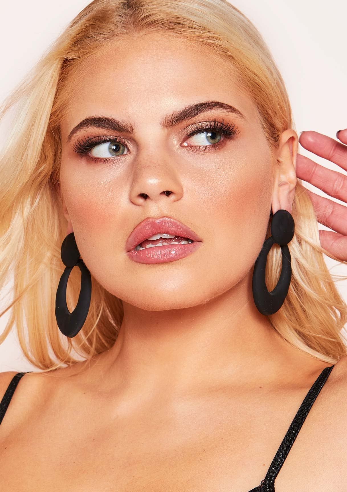 Una Black Pendant Earrings sold by Missy Empire product image thumbnail 2