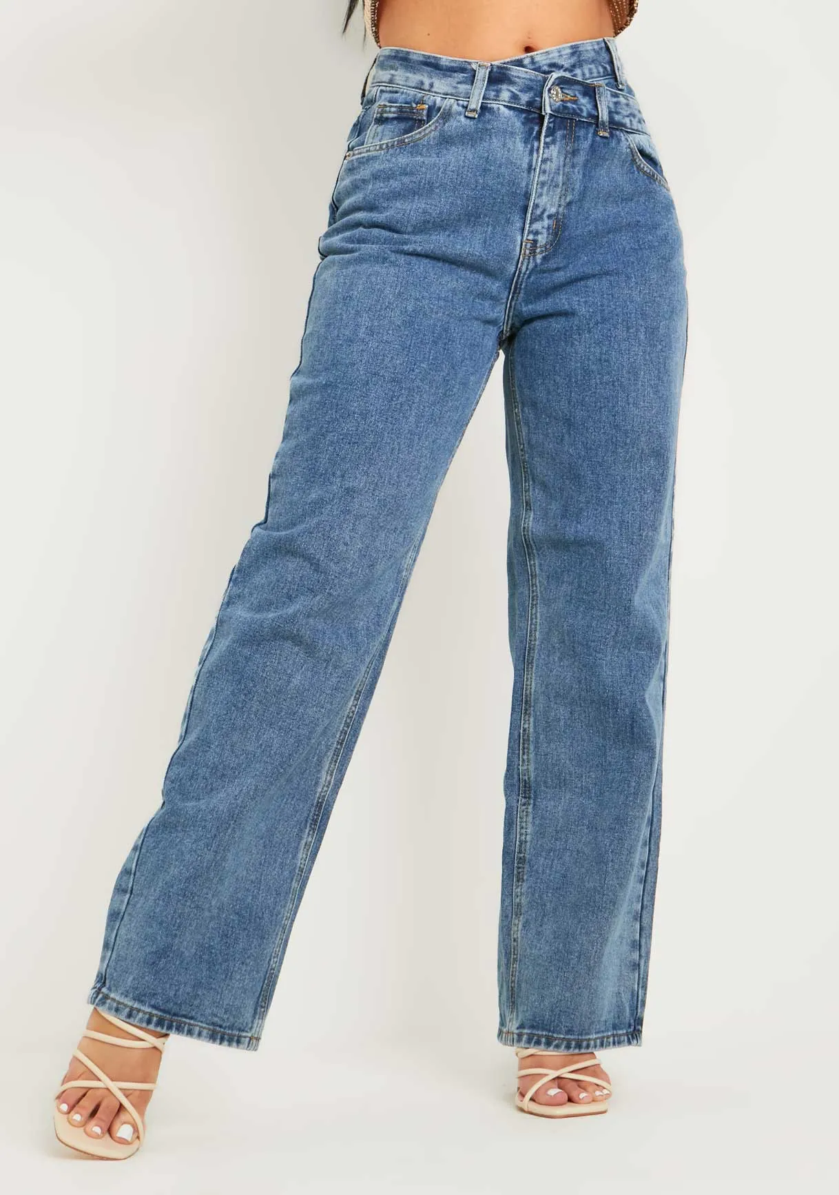 Elise Mid Wash Waist Button Detail Loose Fit Straight Leg Jeans sold by Missy Empire product image thumbnail 2