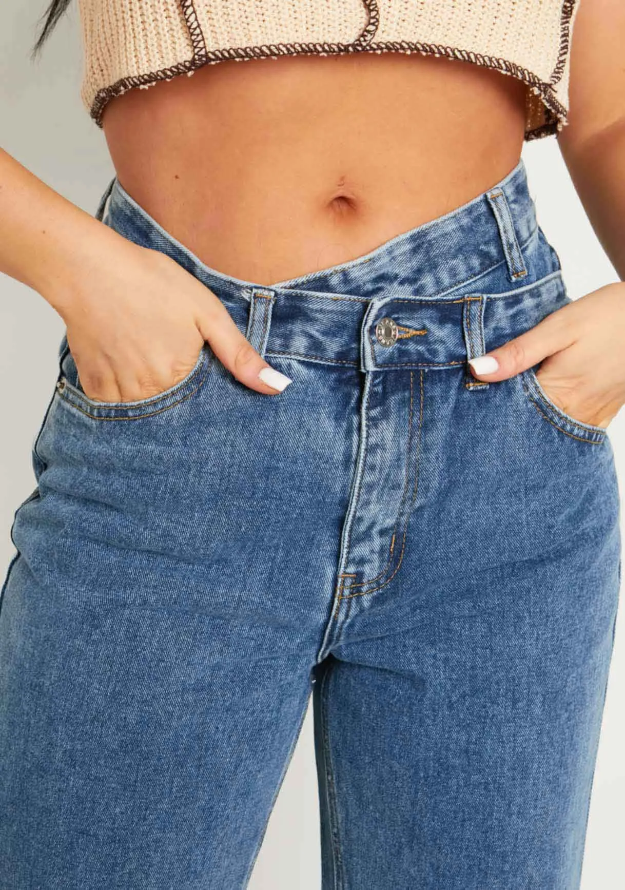 Elise Mid Wash Waist Button Detail Loose Fit Straight Leg Jeans sold by Missy Empire product image thumbnail 3