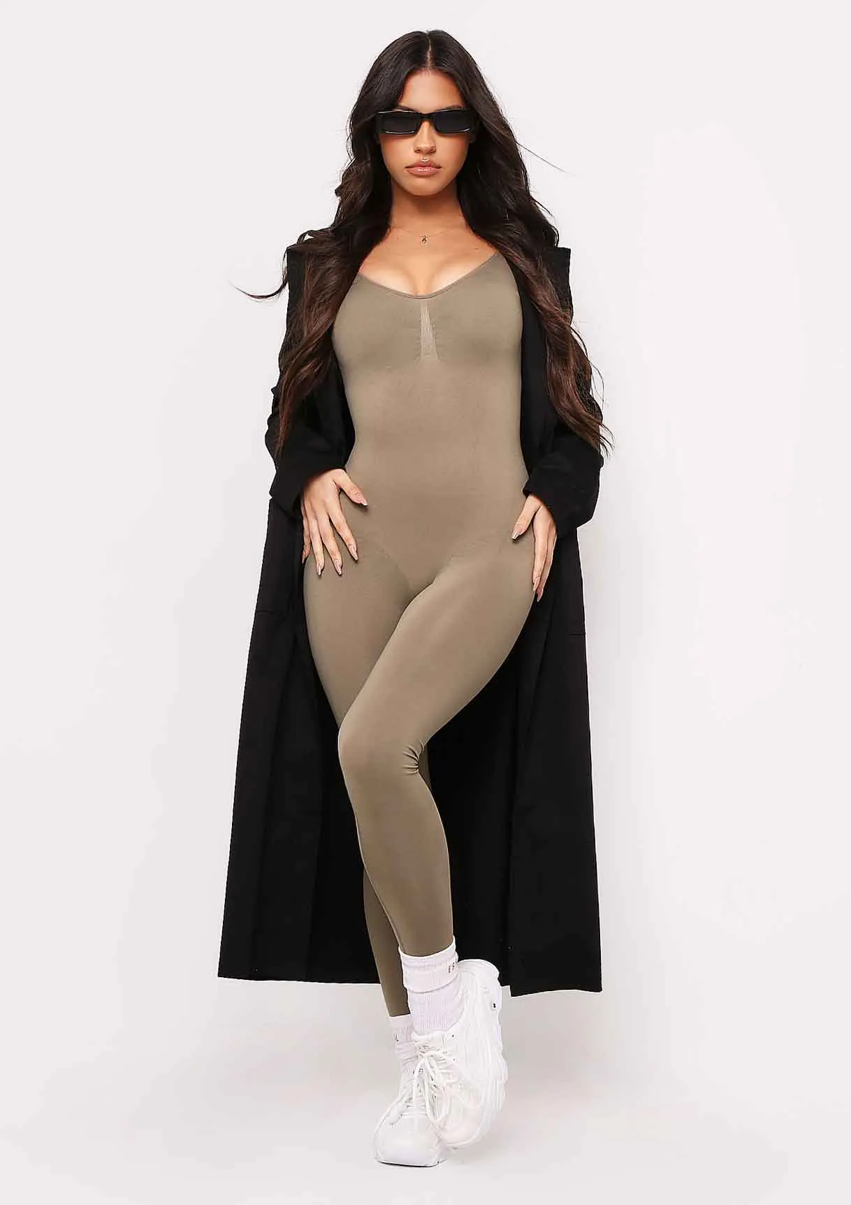 Amelia Olive Seamless Long Sleeve Plunge Jumpsuit sold by Missy Empire product image thumbnail 4