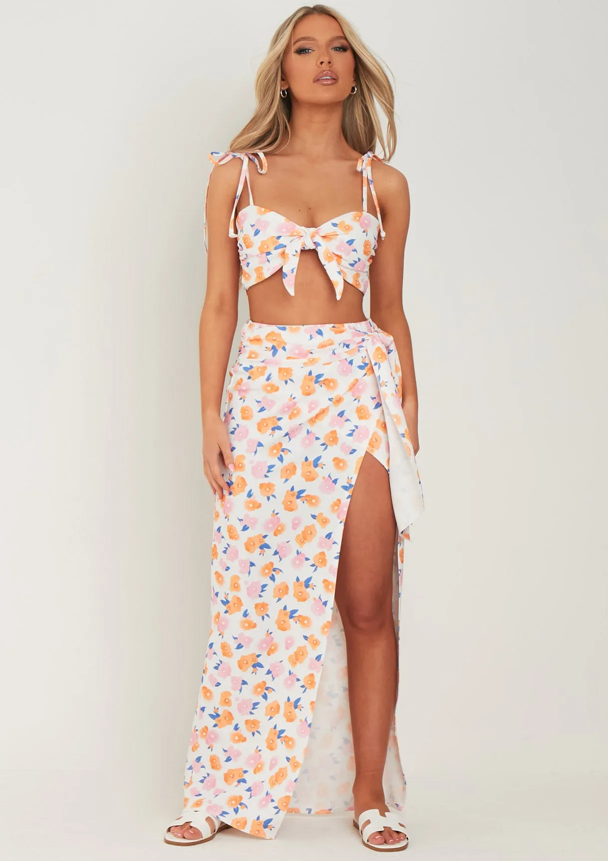 Lola Floral Printed Tie Front Strappy Crop Top Bralet sold by Missy Empire product image thumbnail 2