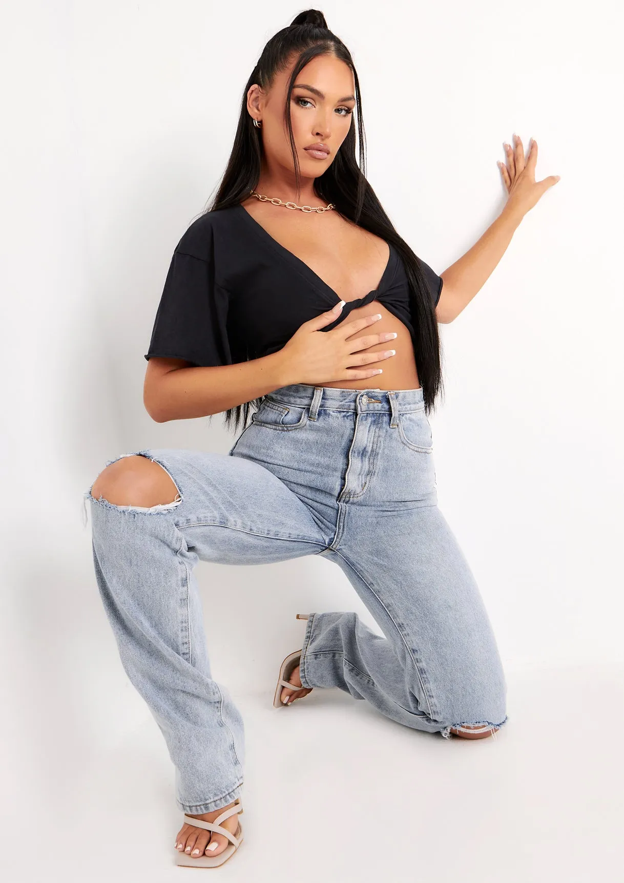 Talia Black Cap Sleeve Twist Front Plunge Crop Top sold by Missy Empire product image thumbnail 4