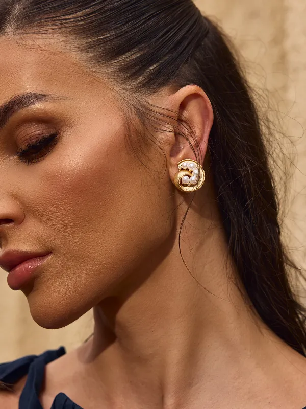 Chelsey Pearl Earrings made by Mew Mews