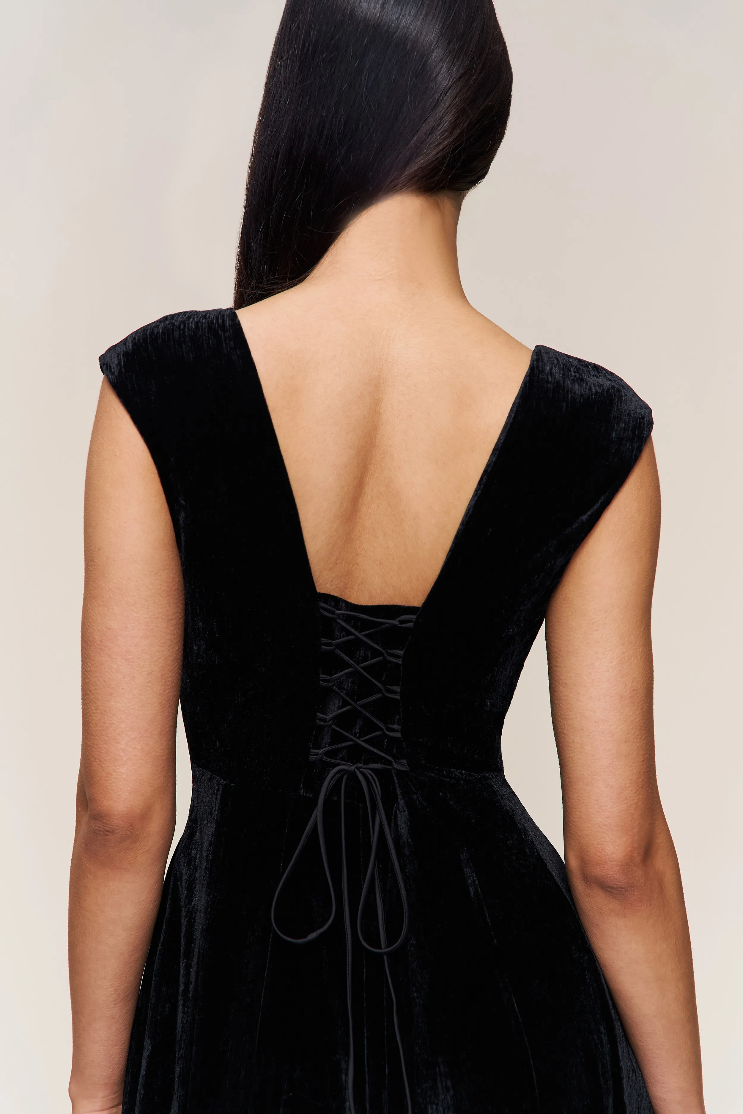 Leila Velvet Dress sold by Guizio product image thumbnail 4