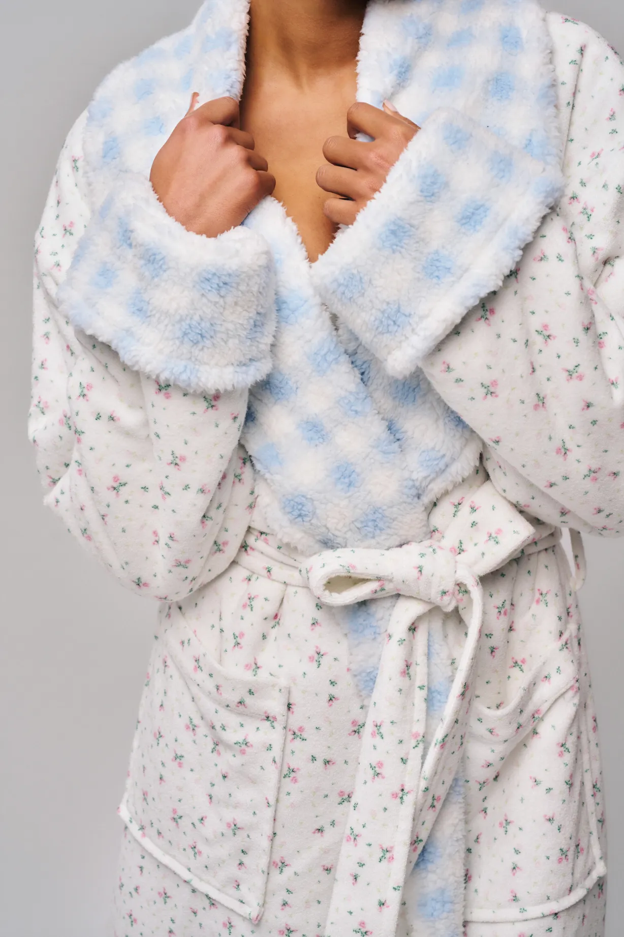 Cozy Cloud Reversible Robe sold by Guizio product image thumbnail 5
