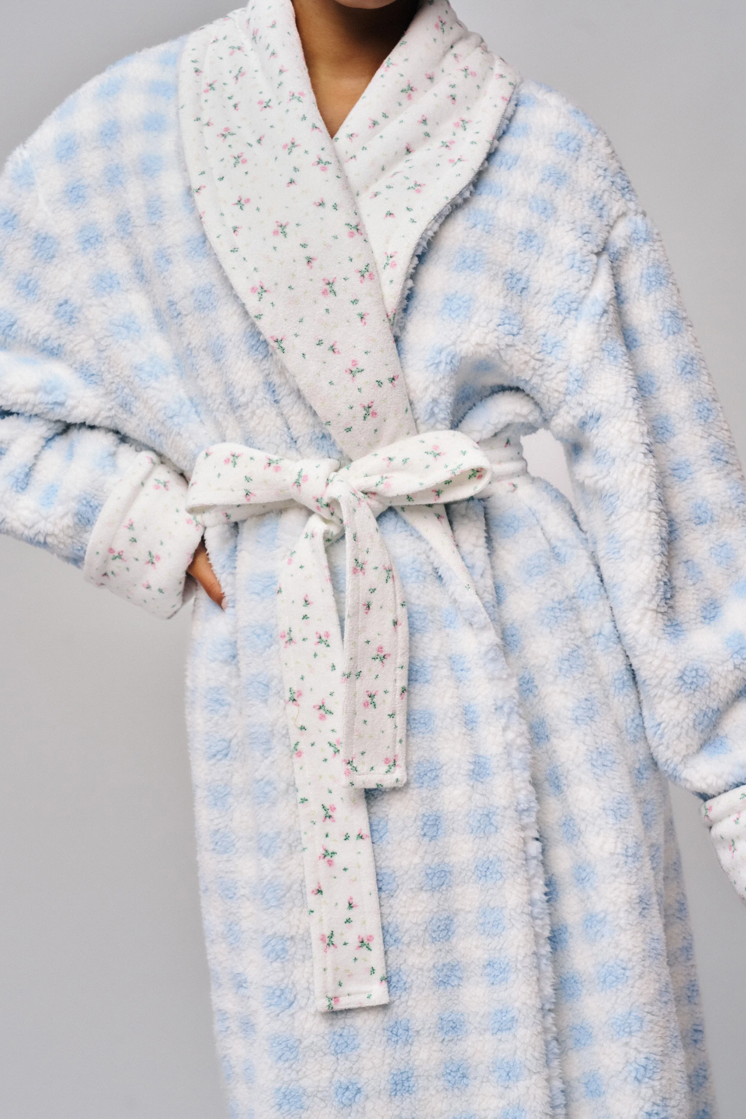 Cozy Cloud Reversible Robe sold by Guizio product image thumbnail 4