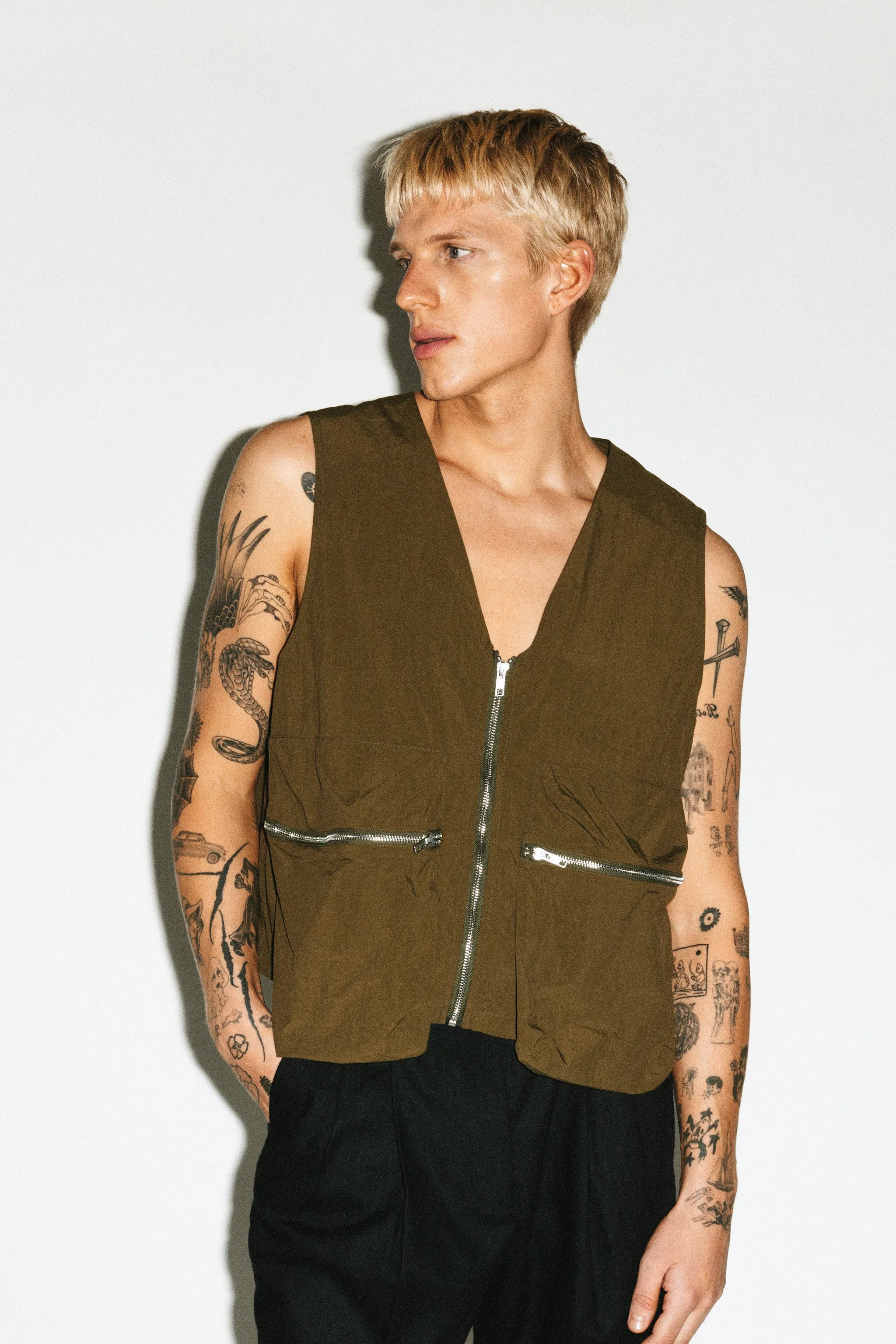 Elysian Utility Cargo Vest | Olive sold by California Arts product image thumbnail 5