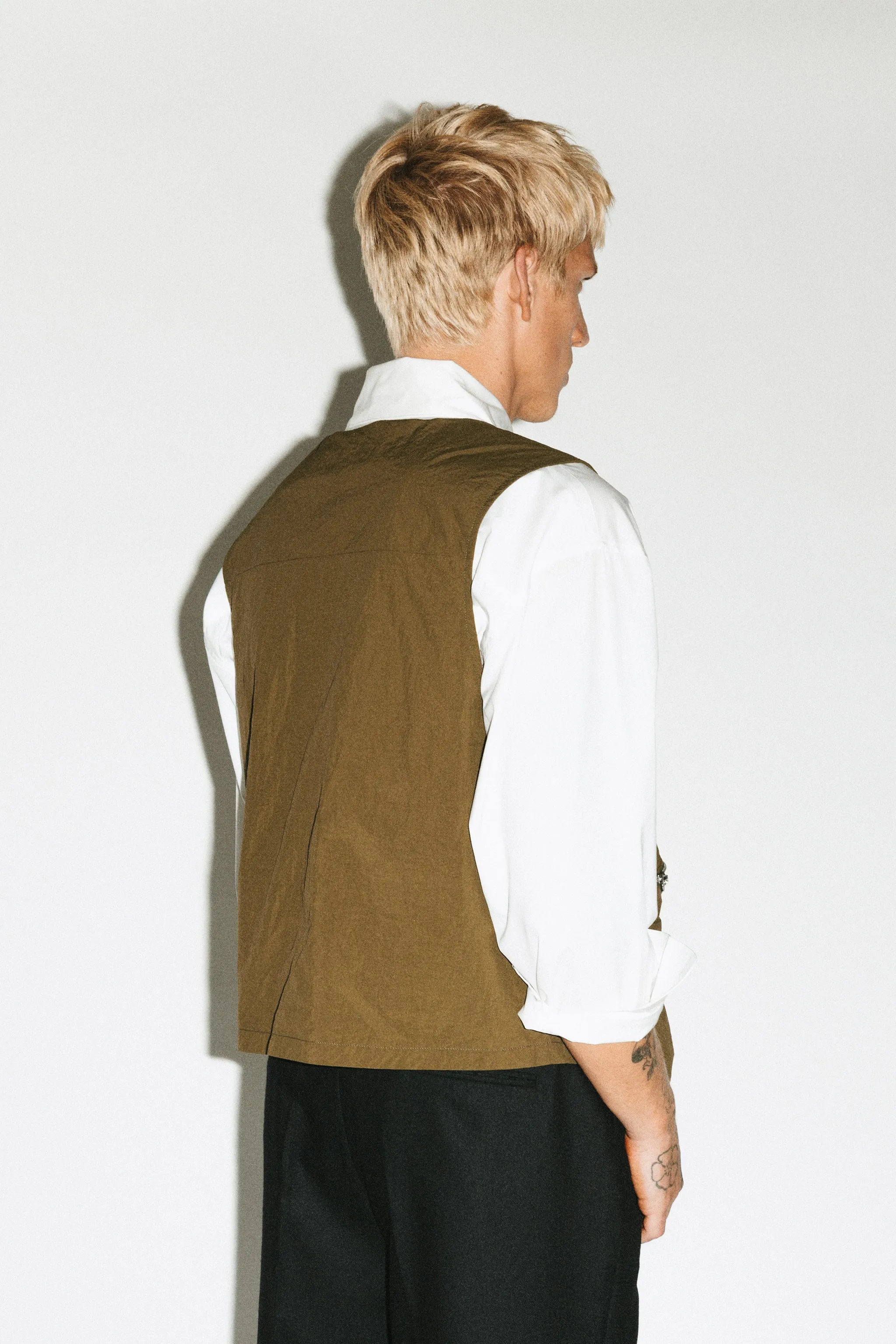 Elysian Utility Cargo Vest | Olive sold by California Arts product image thumbnail 3