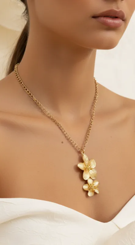 Elegance Metal Flower Pendant Necklace - Gold sold by Emprada