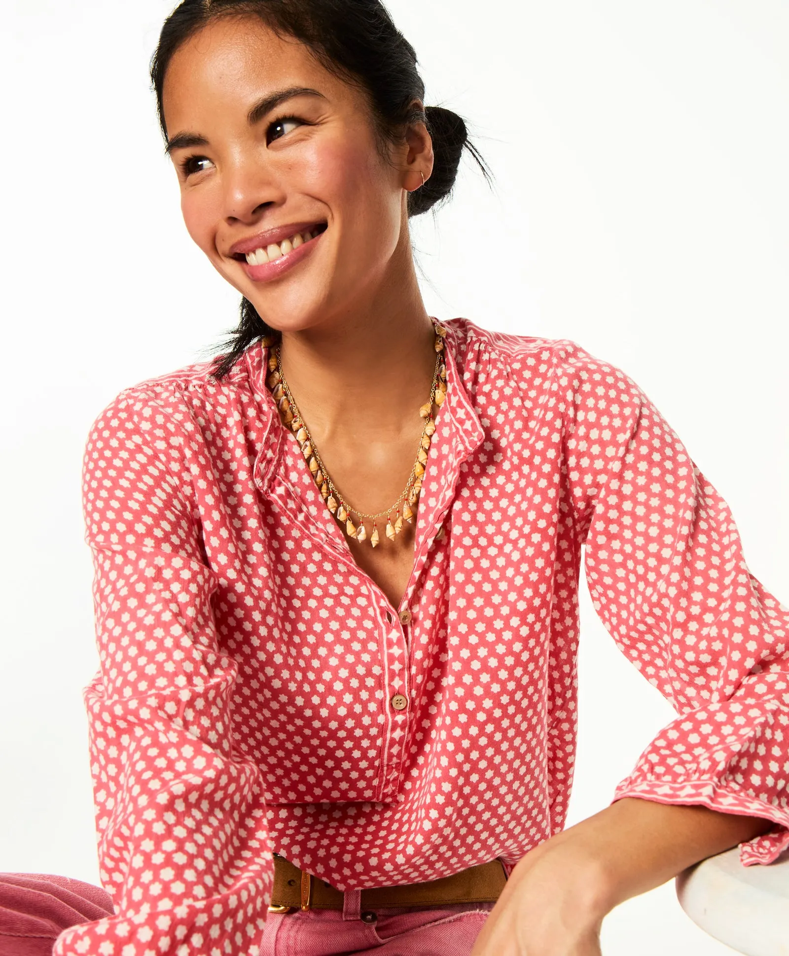 The Tulip Shell Necklace sold by Roxanne Assoulin product image thumbnail 4