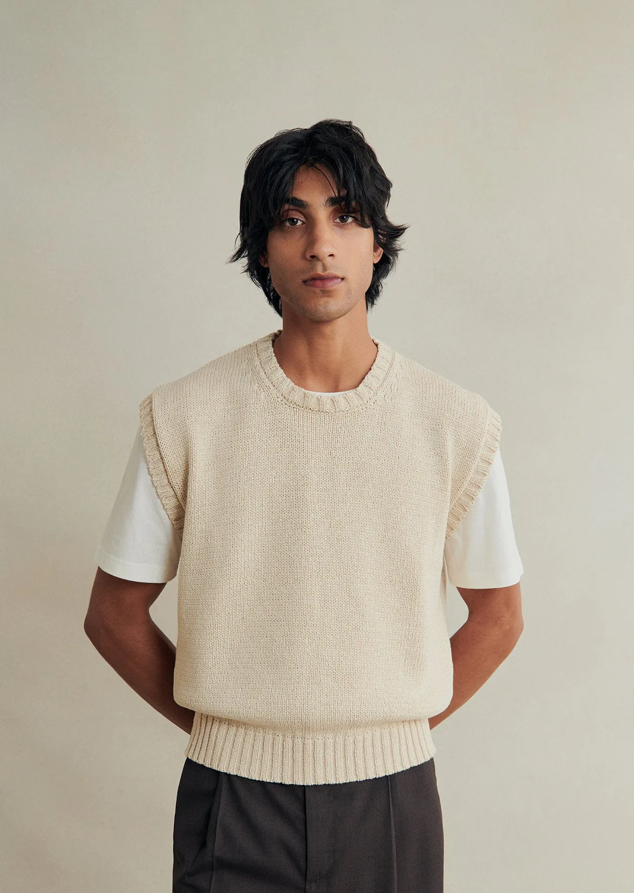 Round Collar Vest sold by De Bonne Facture product image thumbnail 2