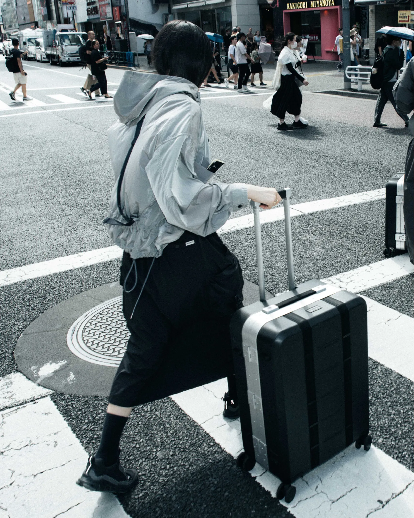 Ramverk Pro Check-in Luggage Medium Black Out sold by Db Journey product image thumbnail 2