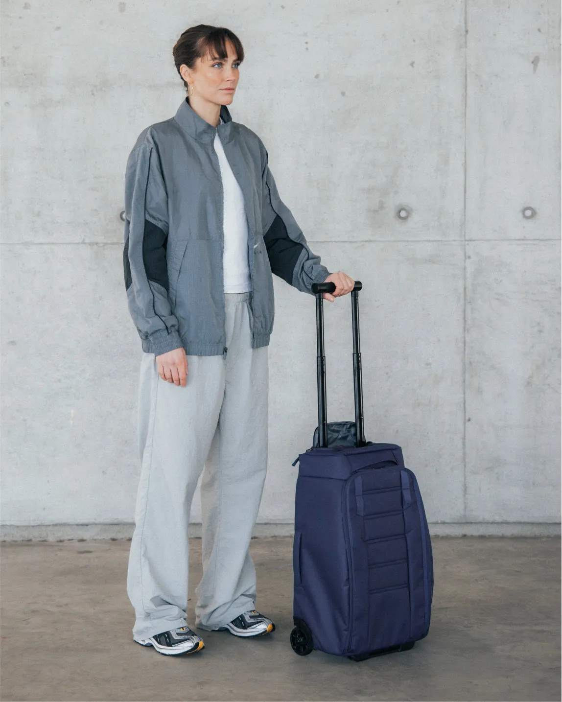 Hugger Roller Bag Carry-on 40L Blue Hour sold by Db Journey product image thumbnail 2