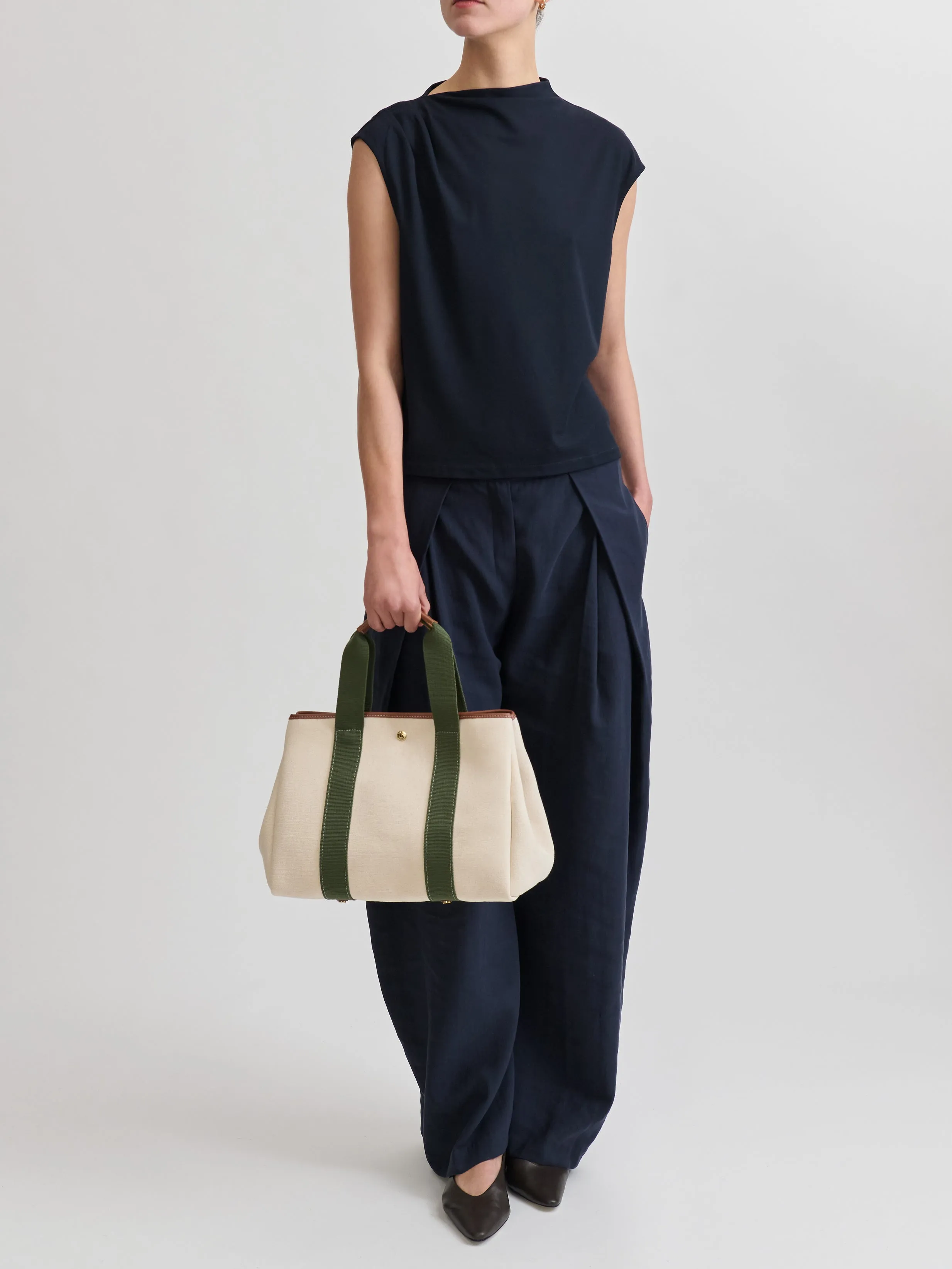 Traversée M - Essentials Military Green sold by Rue de Verneuil product image thumbnail 2