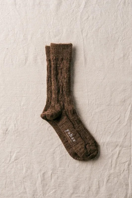 Alpaca Cable Pattern Socks｜7-5008 | Brown made by yahae