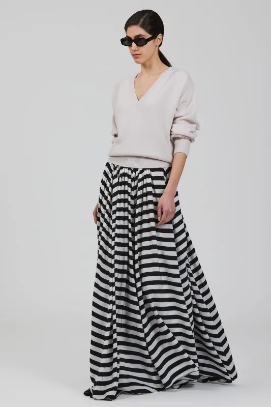 Lavinia v neck cashmere sweater made by SA SU PHI