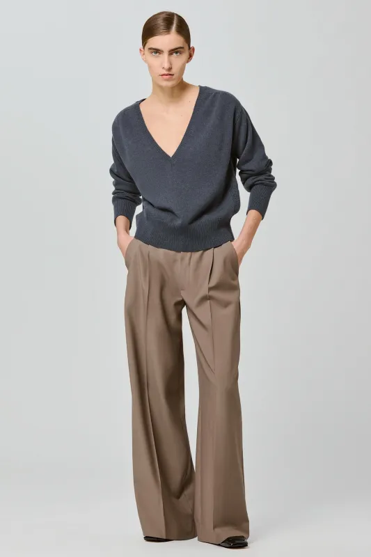 Lavinia v neck cashmere sweater made by SA SU PHI