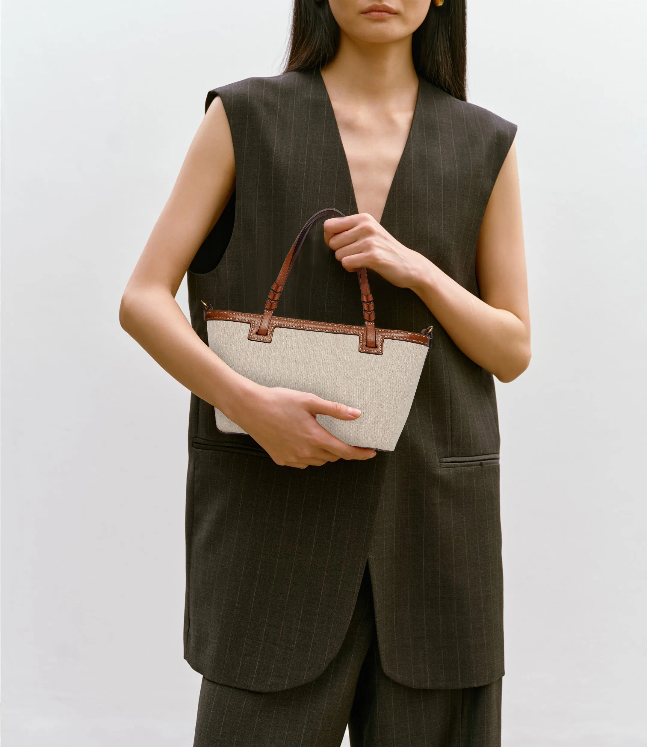 Cala 21 Natural Linen with Cognac sold by Metier product image thumbnail 2