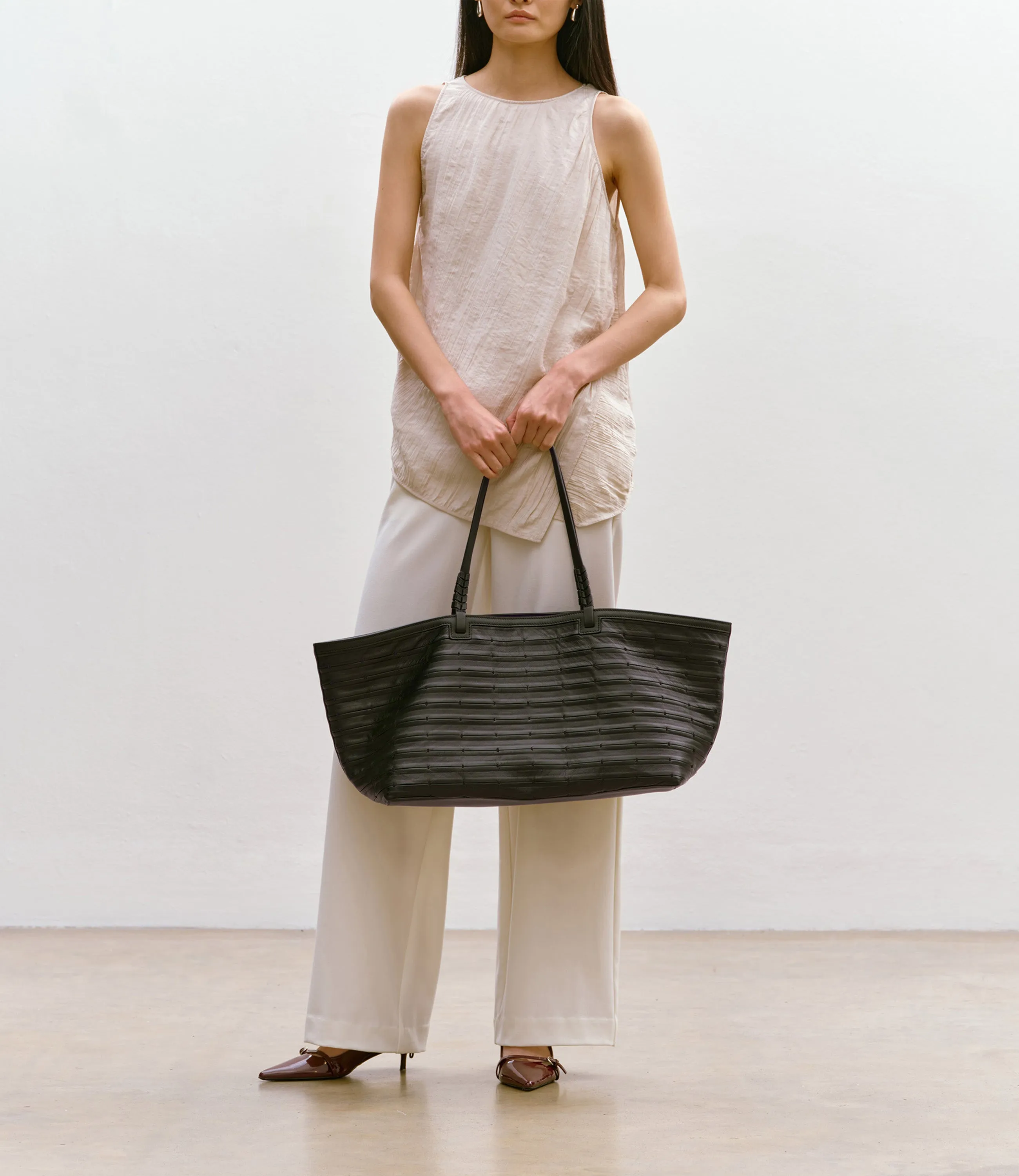 Cala 42 Puglia Woven Black sold by Metier product image thumbnail 5