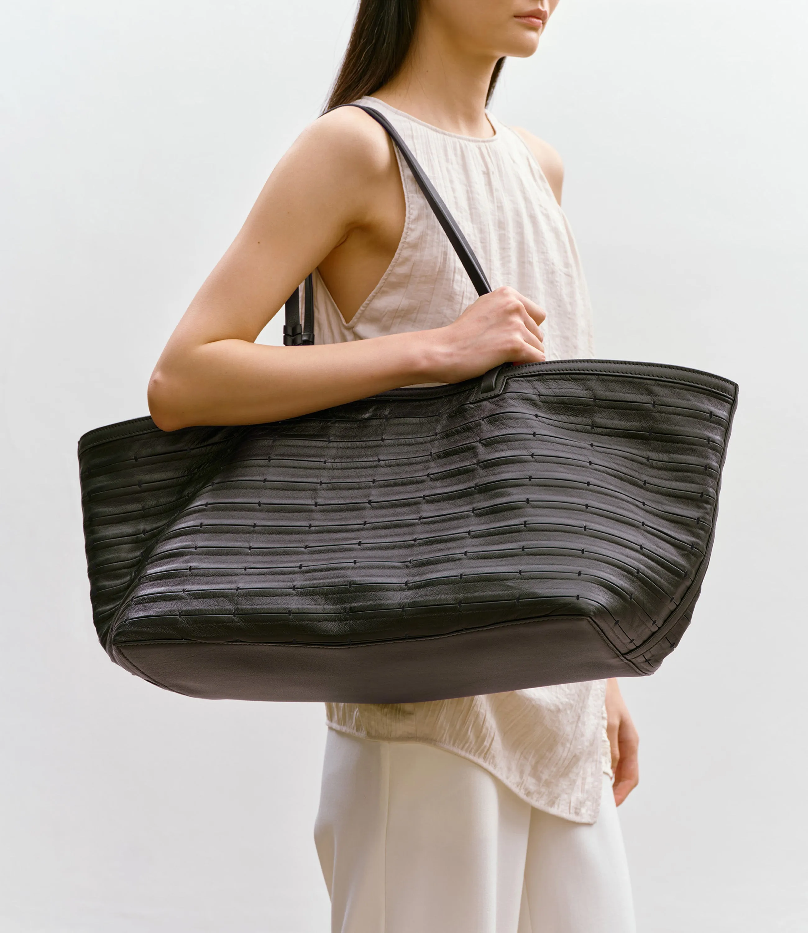 Cala 42 Puglia Woven Black sold by Metier product image thumbnail 2