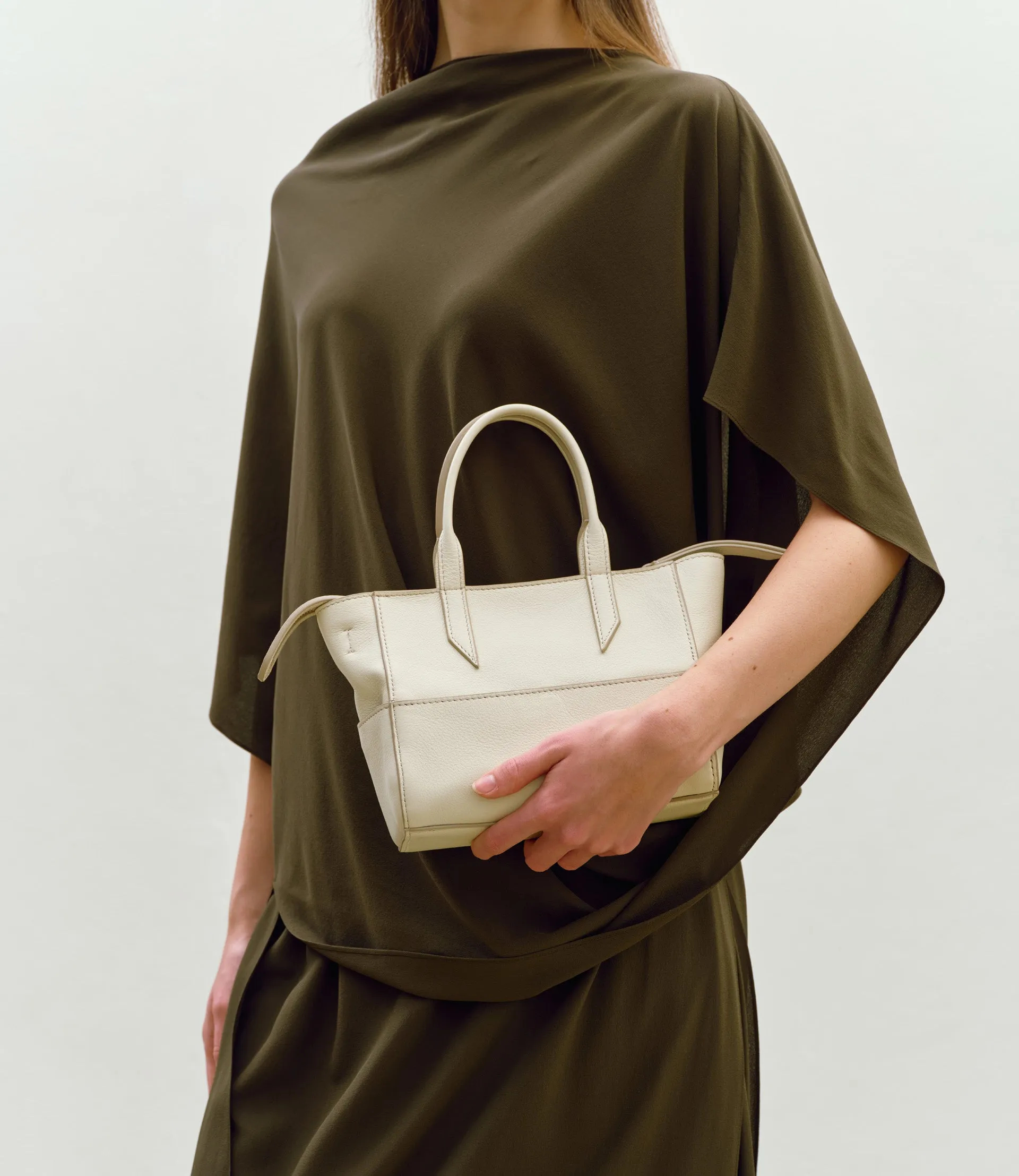 Incognito 20 Smooth Calfskin White Sand sold by Metier product image thumbnail 2