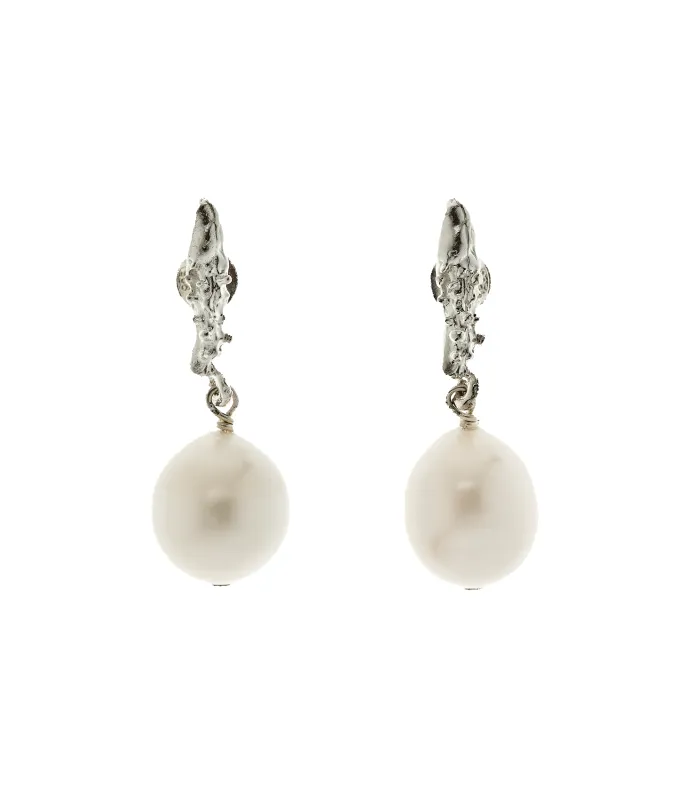The Lustre of the Moon Earrings made by Alighieri