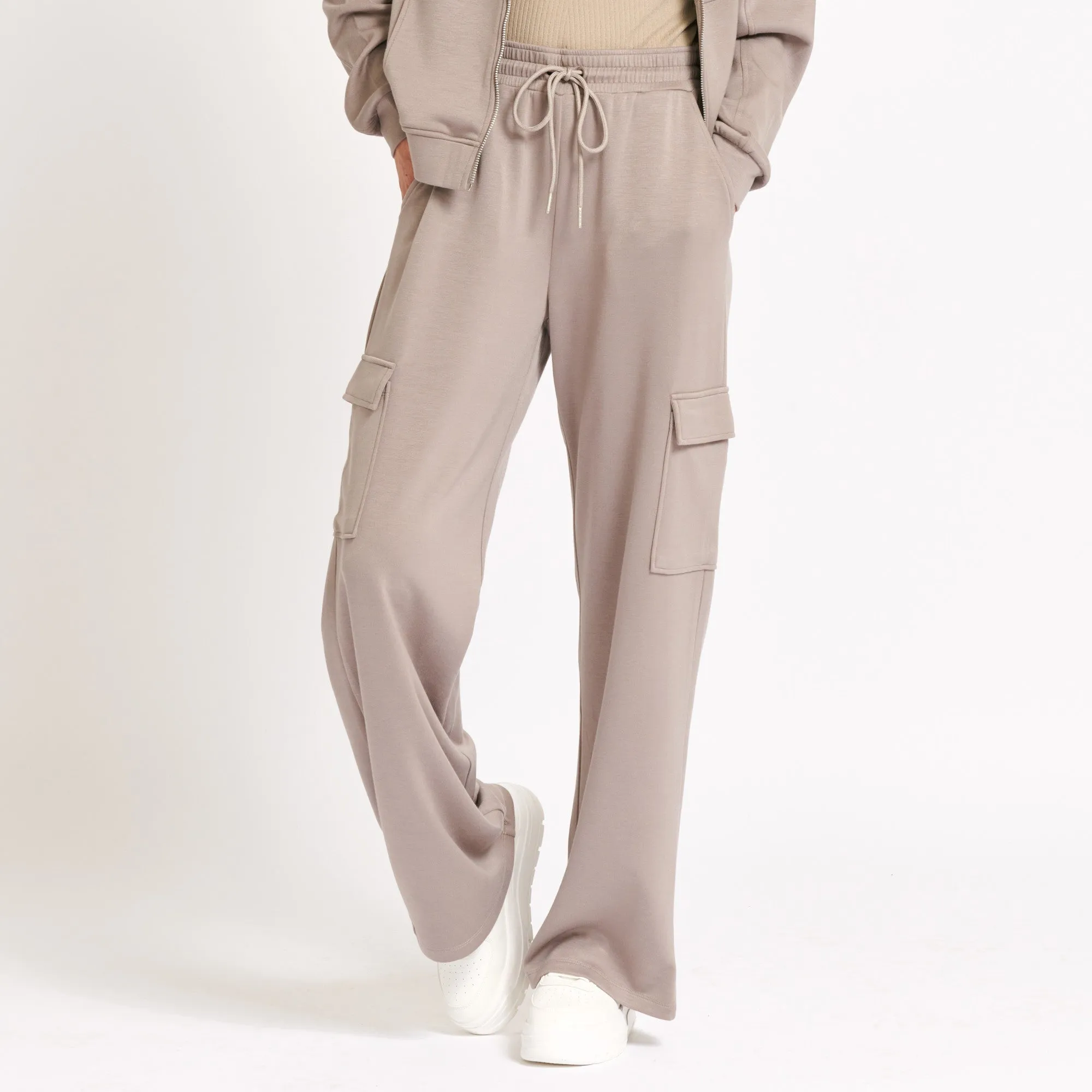 Limited Collection Women's Cargo Scuba Joggers sold by Giant Tiger product image thumbnail 3