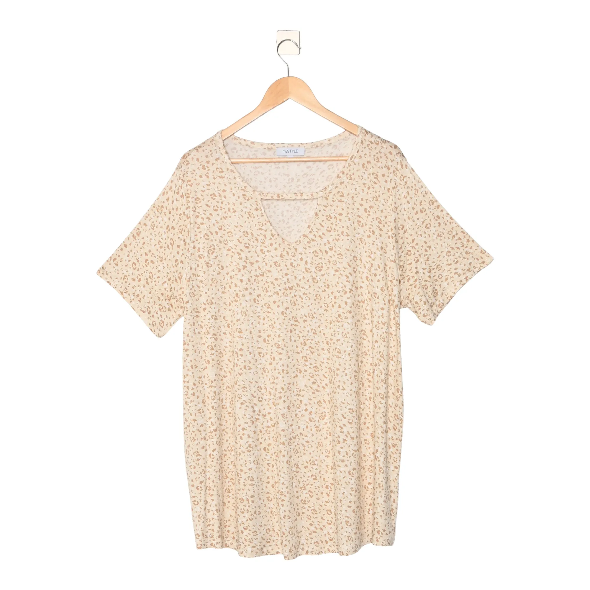 mySTYLE Women's Plus Cool Comfort Printed V-Neck Detail Top sold by Giant Tiger