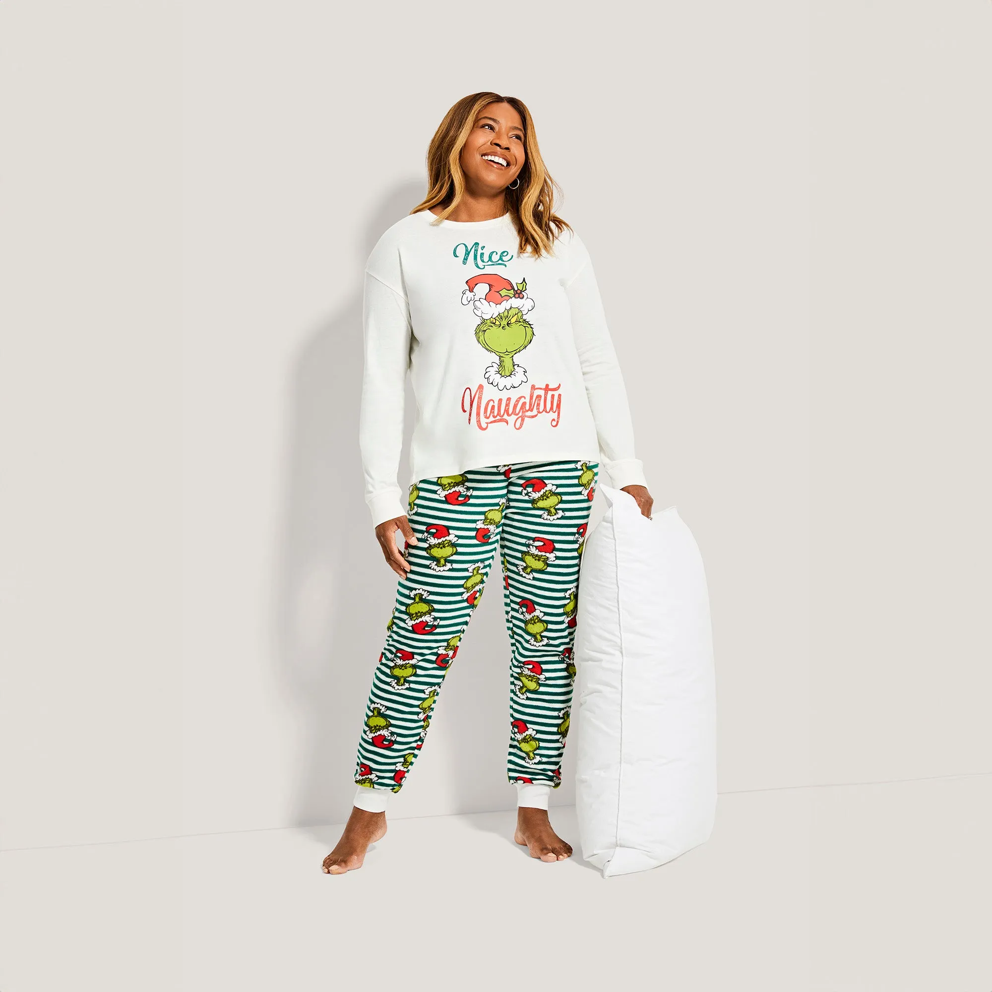 The Grinch Women's Family PJ Set, 2-Piece sold by Giant Tiger product image thumbnail 3