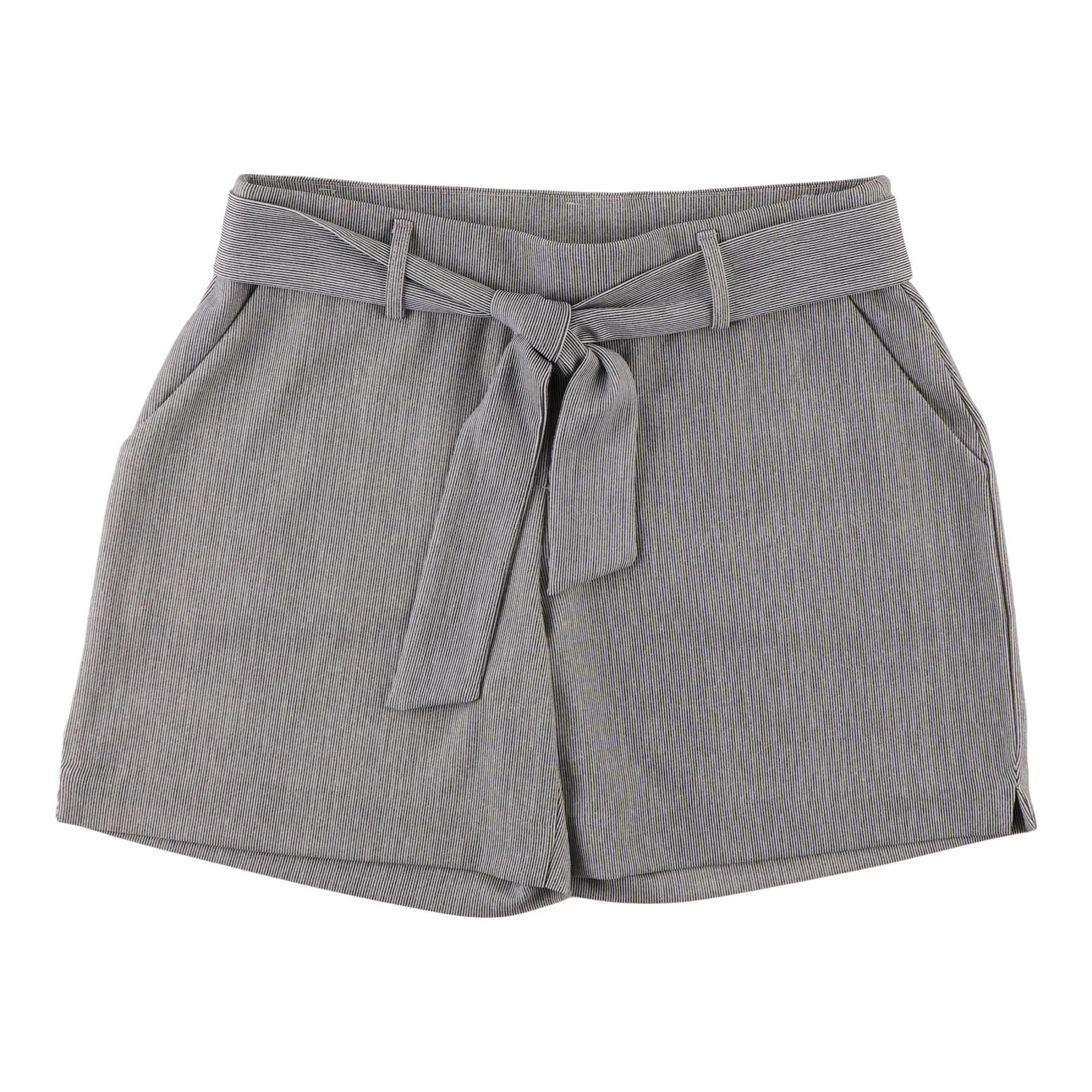 lily morgan Women's Simply Chic Tie Front Printed Shorts sold by Giant Tiger product image thumbnail 2