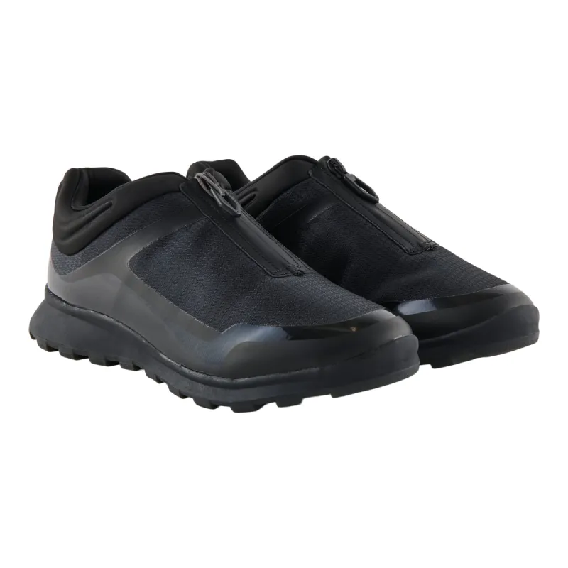Cougar Women's Front Zip Shoe, Black sold by Giant Tiger