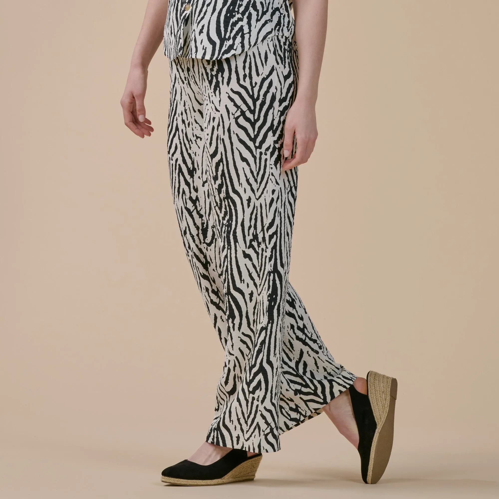 lily morgan Women's Wide-Leg Airflow Pants sold by Giant Tiger product image thumbnail 4