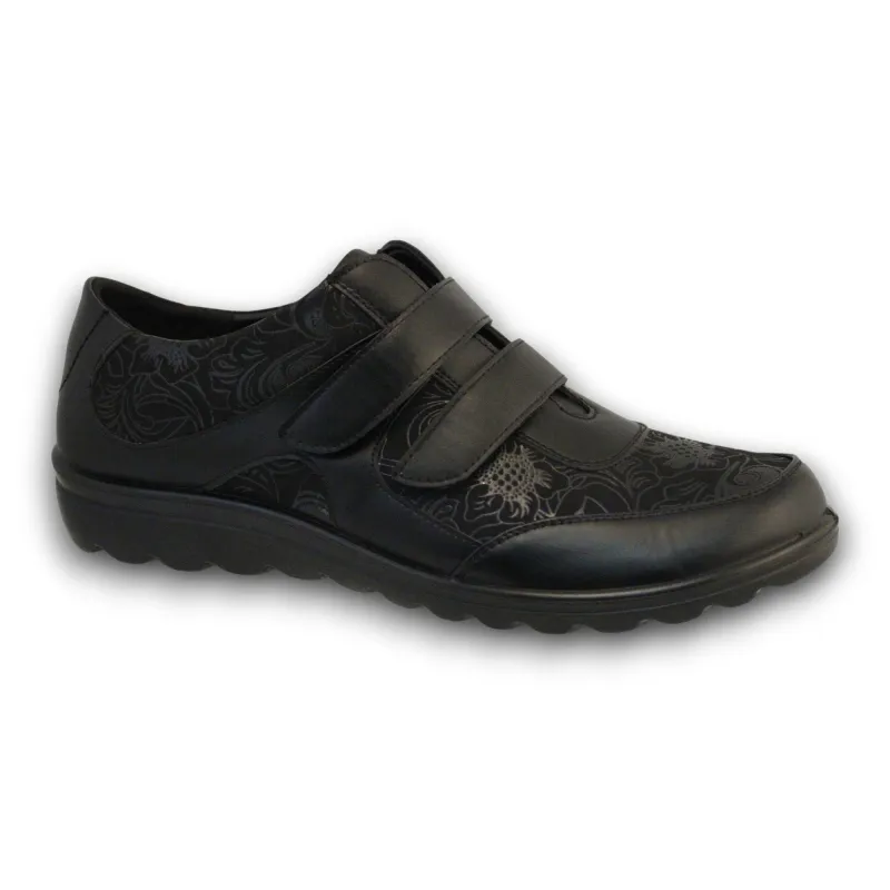 Classic Editions Women's Comfort Athletic Shoes sold by Giant Tiger