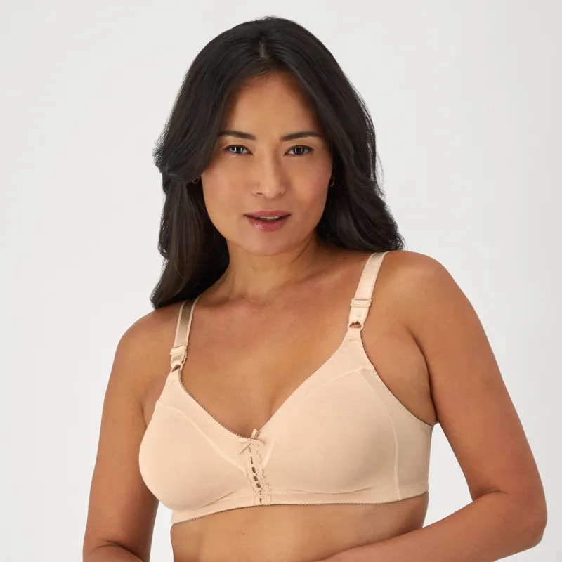 WonderBra Women's Full Coverage Boxed Bra sold by Giant Tiger