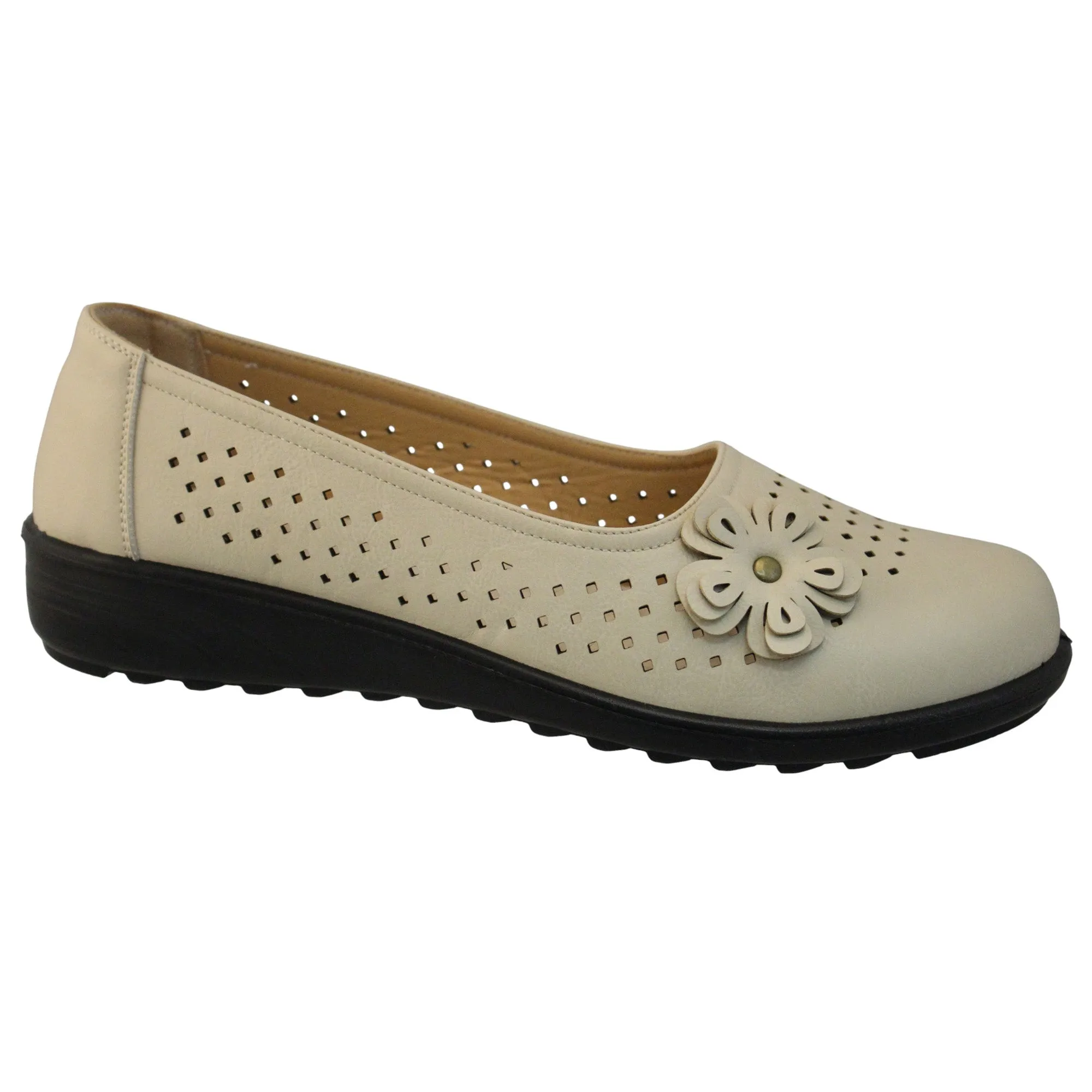 Classic Editions Women's Basic Ballerina Flats sold by Giant Tiger