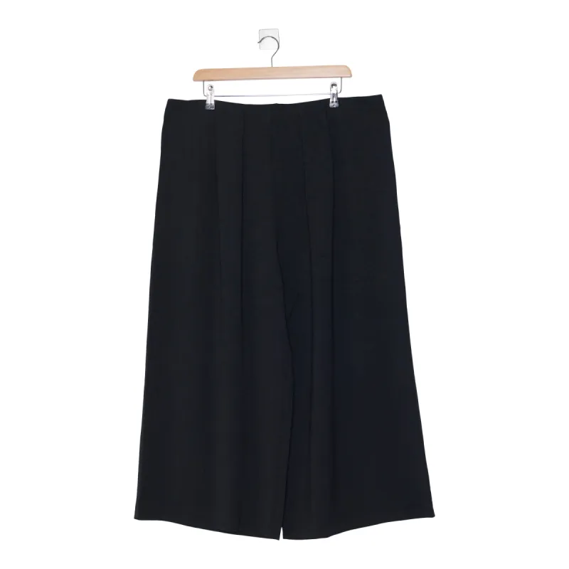 lily morgan Women's Plus Black and White Flowy Cropped Pants sold by Giant Tiger