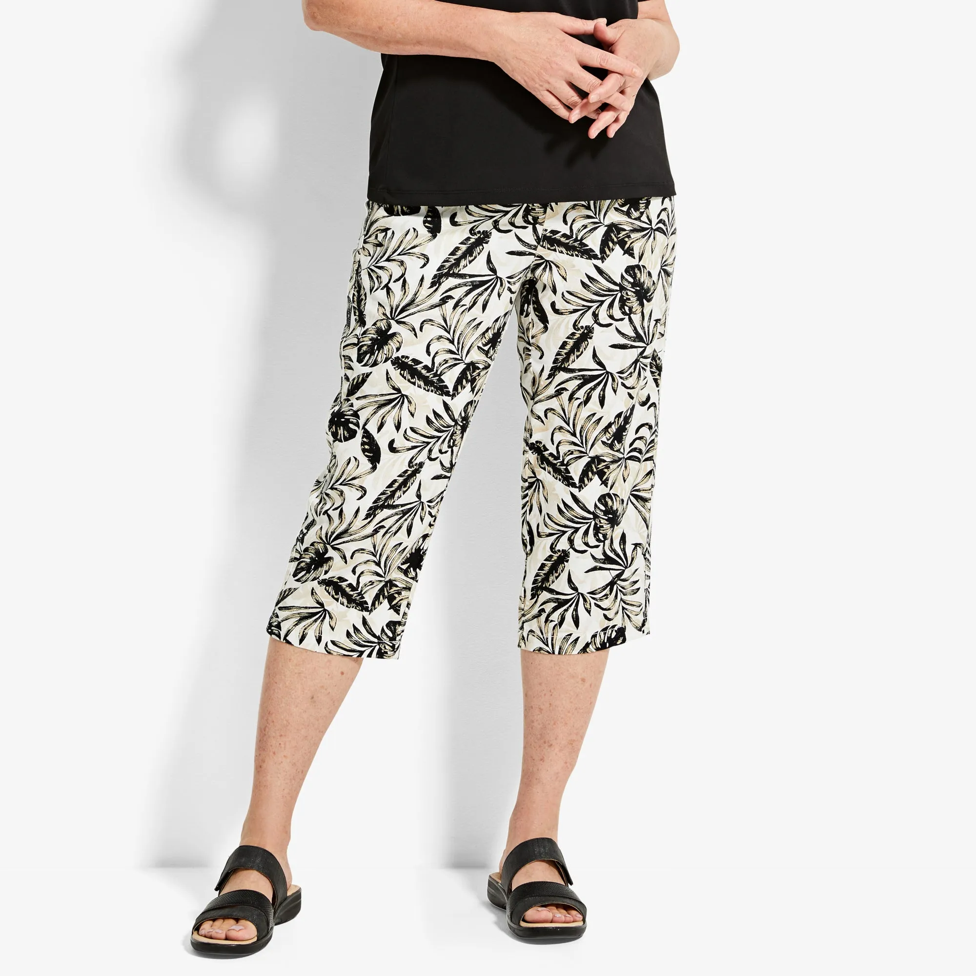 Classic Editions Women's Summer Look All-Over Print Linen Capri Pants sold by Giant Tiger product image thumbnail 2