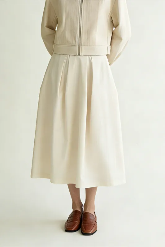 Clean tone pleats midi skirt made by Polyphonie