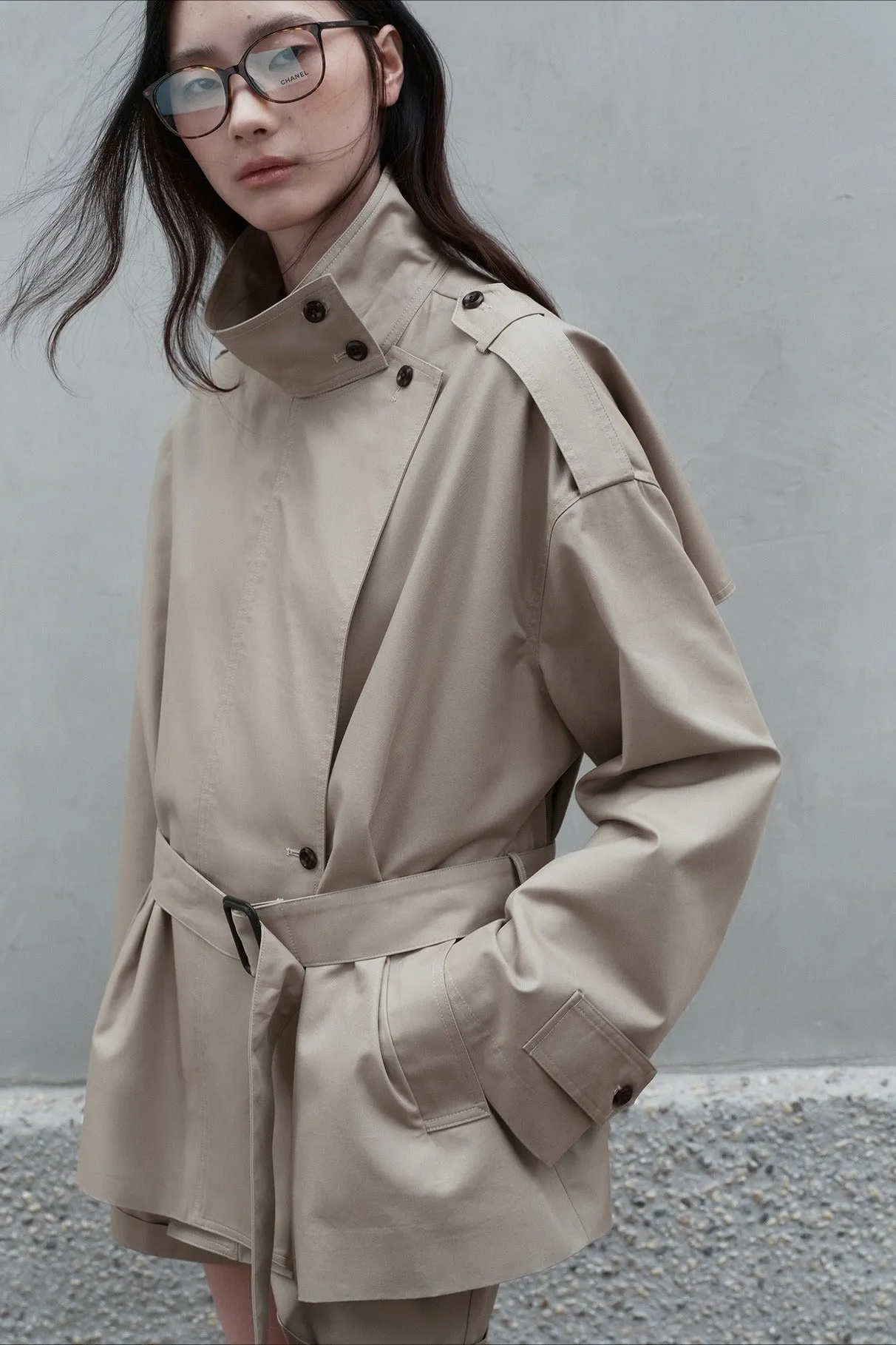 Cotton blend notched collar short trench | 2 color sold by Polyphonie product image thumbnail 4