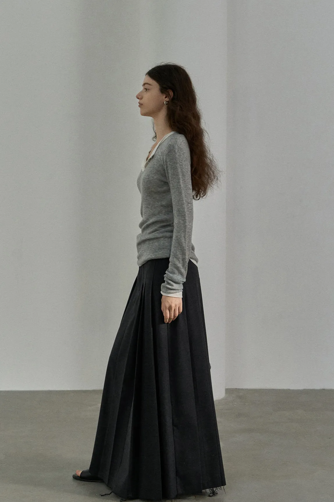 Flattering pleated raw-edge finish A-line skirt | 4 color sold by Polyphonie product image thumbnail 5